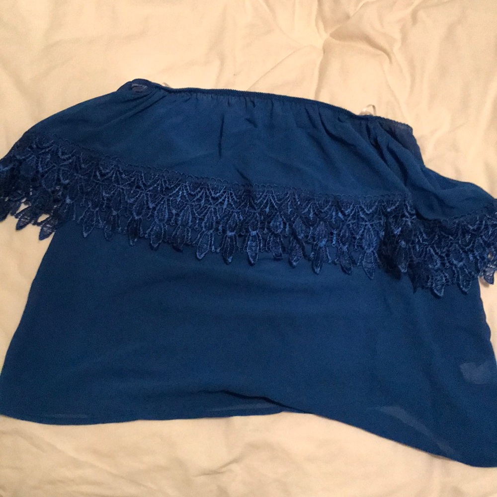 Off the shoulder blue top with arm holes (optional